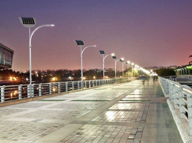 Đèn cao áp năng lượng mặt trời 1000w sử dụng chip led cao cấp nên có ưu điểm vượt trội