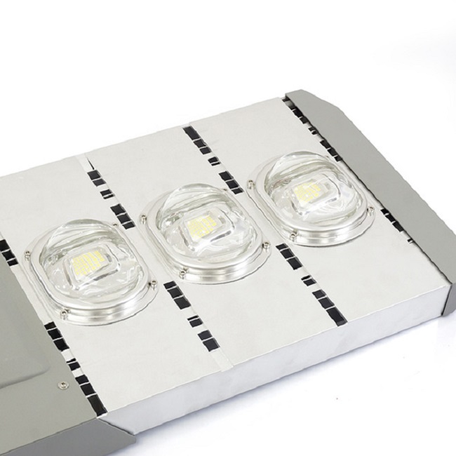 đèn cao áp năng lượng mặt trời 1000w